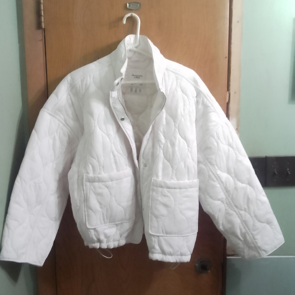 Abercrombie‎ & Fitch  White Puffer Jacket Water Resistant/Wind Resistant Size L